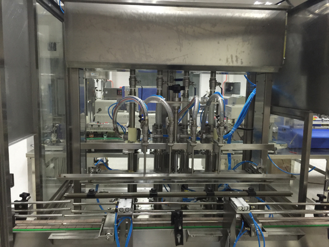 strojevi za punjenje s četiri glave.jpg