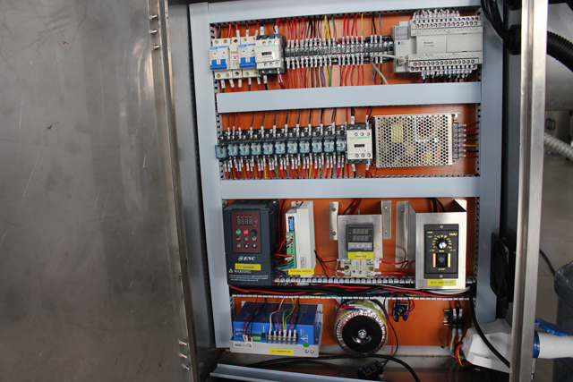 MAŠINA ZA PUNJENJE 4 glave (1).JPG