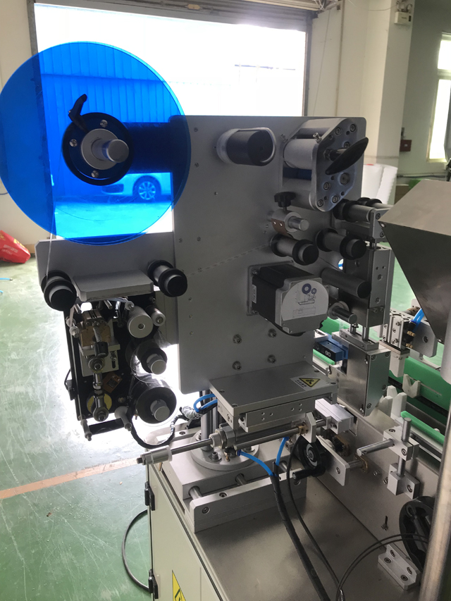 stroj za etiketiranje s printerom.jpg