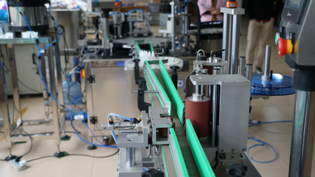 punjenje zatvaranje označavanje.jpg