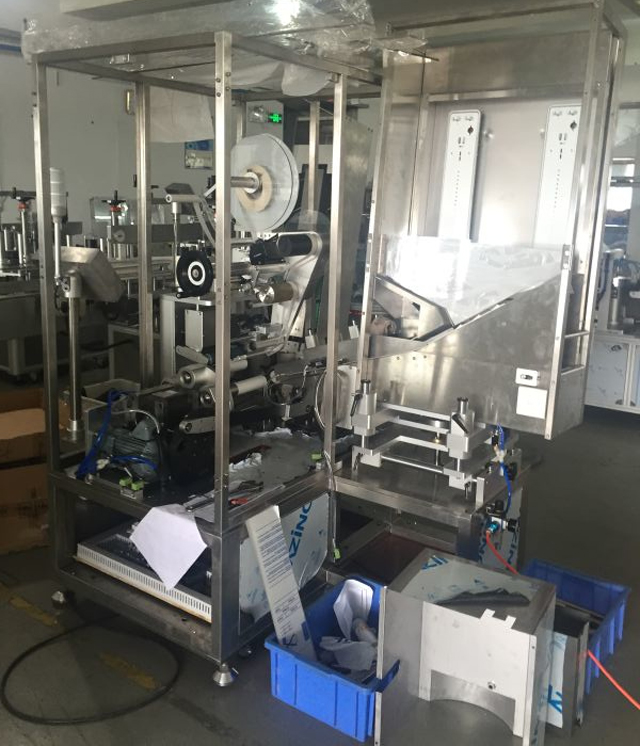 strojevi u tvornici označavanje cijevi.jpg