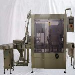 Automatski linijski stroj za vakuumsko zatvaranje staklenih posuda s detektorom metala