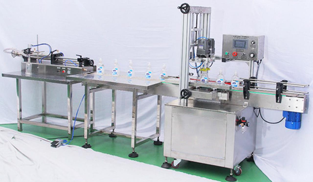 automatic screw capping machine linijski stroj za zatvaranje čepovima.jpg