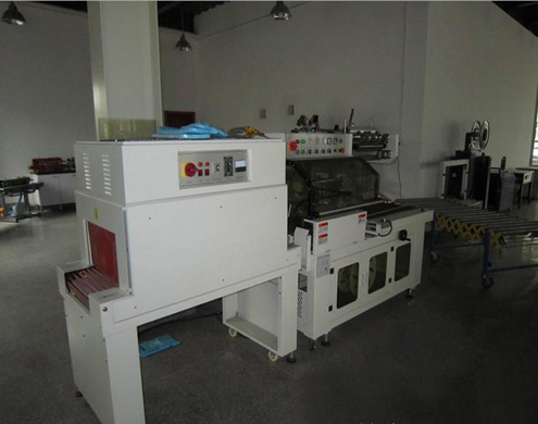L type sealing shrinkage packing machine L brtvljenje skupljanje omotač stroj.jpg