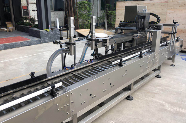 stroj za zatvaranje kanti za punjenje ulja.jpg