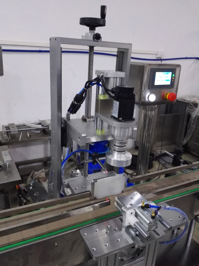 jednoglavi stroj za zatvaranje staklenki.jpg