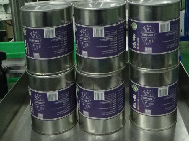 automatic vertical round bottle labeling equipment OBLIKOVAČ ZA OKRUGLE LIMENKE ETIKETTIERMASCHINE.jpg