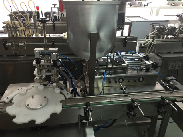 stroj za punjenje dvije staklenke.jpg