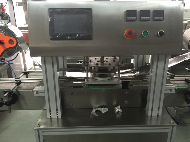 stroj za zatvaranje staklenki.jpg