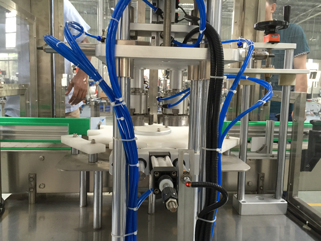 STRAŽNJA STRANA za glavno tijelo strojeva za vakuumsko zatvaranje.jpg