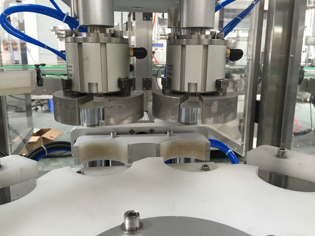 Stroj za vakuumsko zatvaranje.jpg