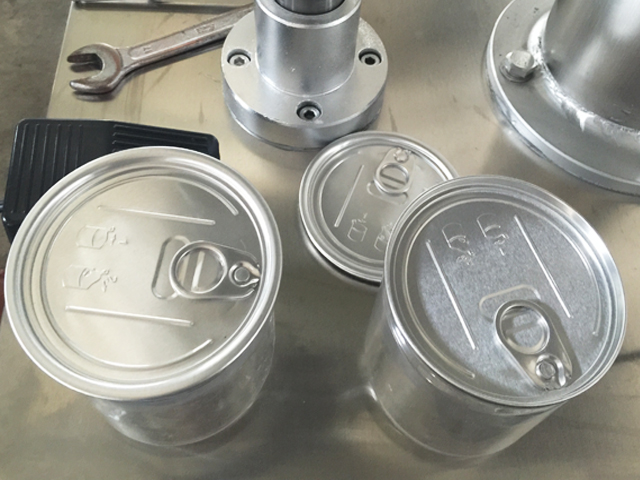 stroj za zatvaranje limenki.jpg