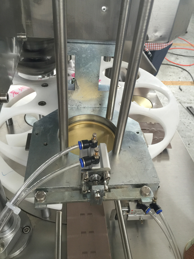 strojevi za zatvaranje limenki.jpg