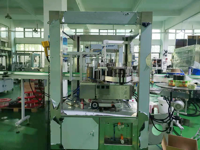 hot melt naljepnice stroj.jpg