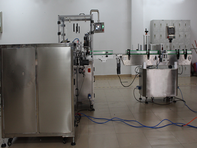 Aranžiranje boca za E tekućinu.jpg