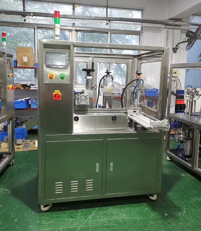 stroj u spremniku.jpg