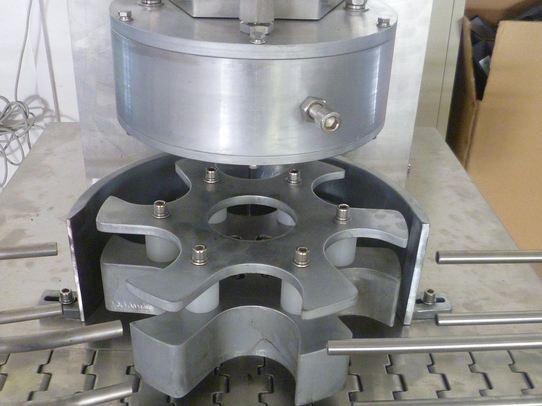 rotary vacuum capper machinery stroj za vakuumsko zatvaranje rotacijska glava.JPG