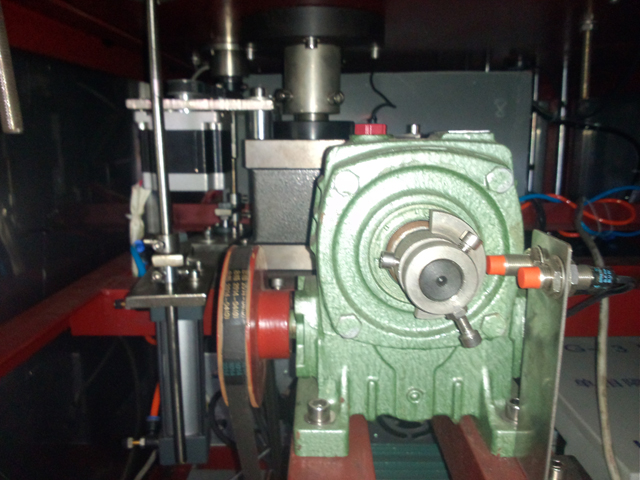 internal tubes filling sealing machine poluautomatski zaptivač za punjenje cijevi.jpg