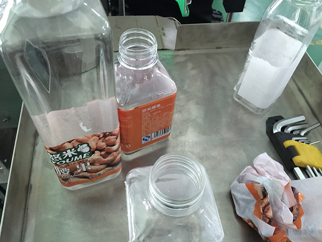 FLAT Bottles stroj za etiketiranje role etiketa (2).jpg