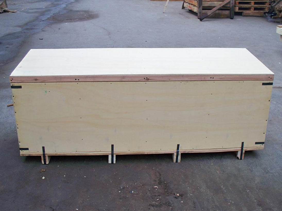 wooden case packaging machinery before shipping drvena kutija za punilice.jpg