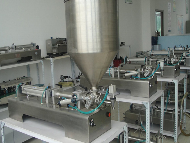 horizontal filling machine for both liquid and paste Stroj za punjenje CREAM&LIQUID.jpg