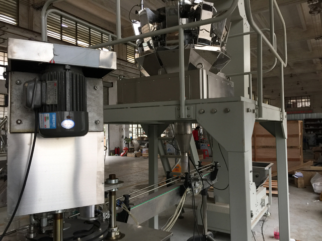 STROJ ZA BRTVANJE ZA PUNJENJE LIMENKI close shot.jpg