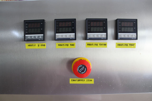 high speed automatic bottles screw capping machine tornillo de botella de nivelación de la máquina ZATVORITE SLIKU STROJA ZA ZAPIRANJE.jpg