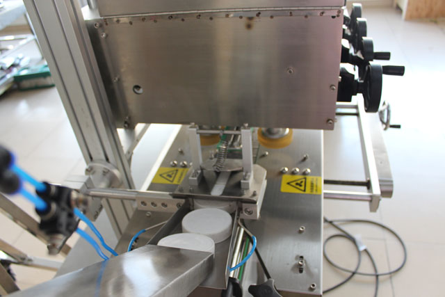 stroj za zatvaranje s podizanjem (1).JPG