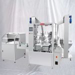 Stroj za označavanje za zatvaranje čepovima za punjenje tekućine u malim bocama s uređajem za dešifriranje