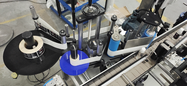 stroj za etiketiranje naljepnica.JPG