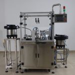 Monoblock male boce s kapljicama, stroj za punjenje i začepljivanje cijevi