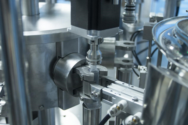 linija za punjenje štrcaljki (6).jpg