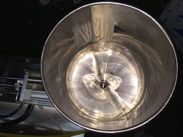 filling hopper for filling sealing spremnik za punjenje za ultrazvučno brtvilo filler.jpg