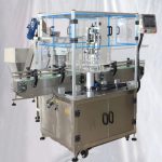 Rotirajuća oprema za zatvaranje plastičnih boca soka s dizalicom za ubacivanje poklopca