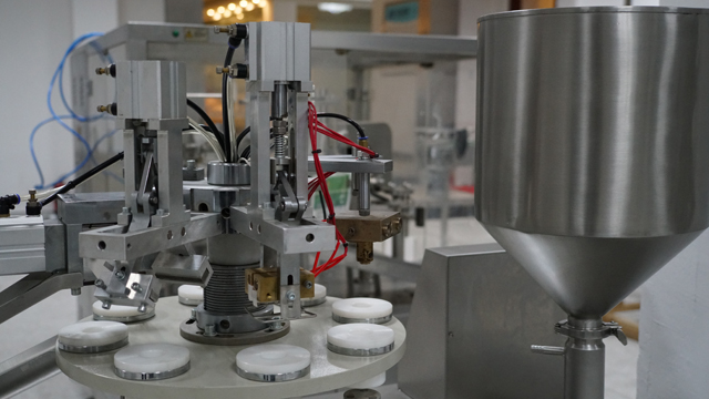 plastika za brtvljenje cijevi za punjenje.jpg