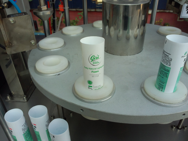 tubes for filling sealing tube filer sealer for cream.jpg