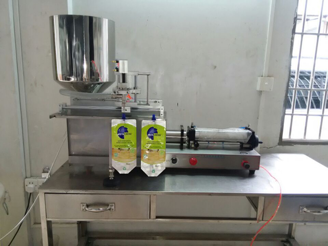 Stroj za punjenje vrećica s izljevom (4).jpg