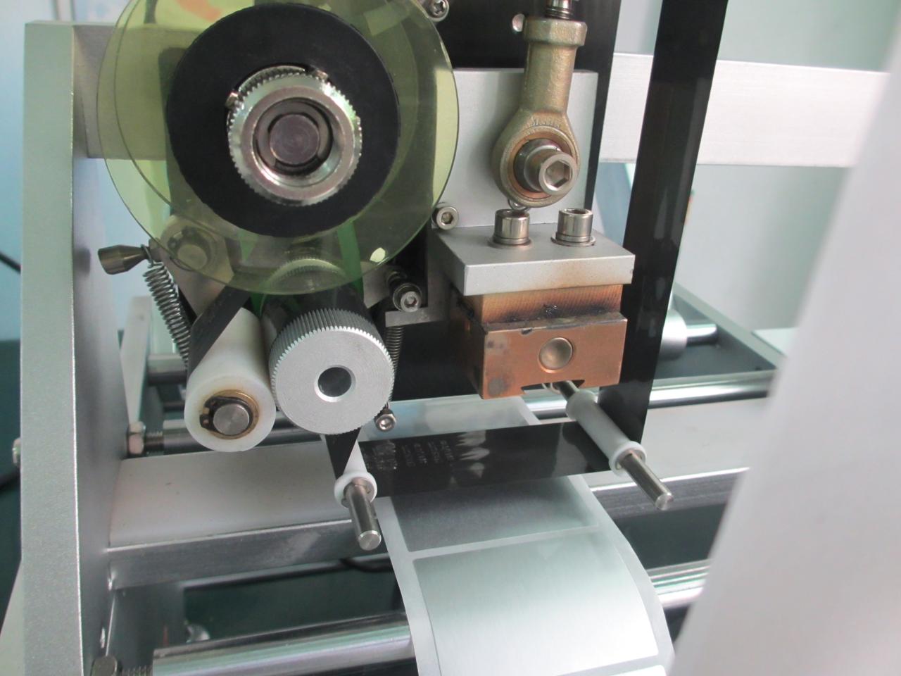 syringe labeling with printing coding function naljepnica za štrcaljku s koderom za ispis (5).JPG