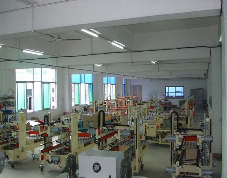 semi automatic carton sealing equipment oprema za pakiranje kartona poluauto.jpg