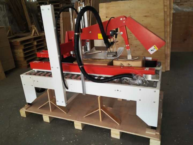 stroj za brtvljenje kutija s vrućim ljepilom.jpg