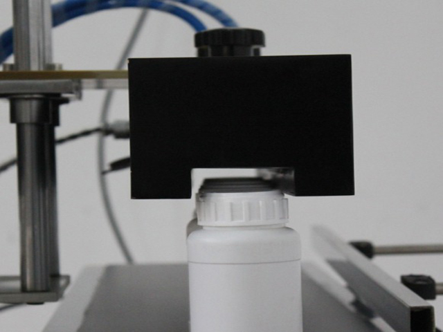 stroj za indukcijsko brtvljenje tunelskog tipa.jpg