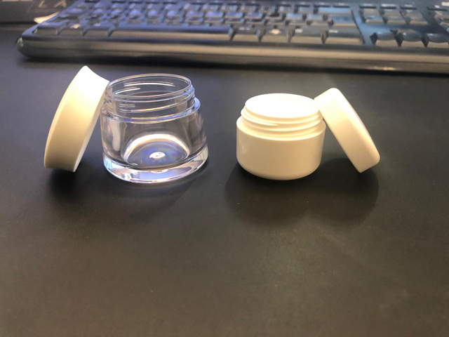 staklenke uzorci za zatvaranje