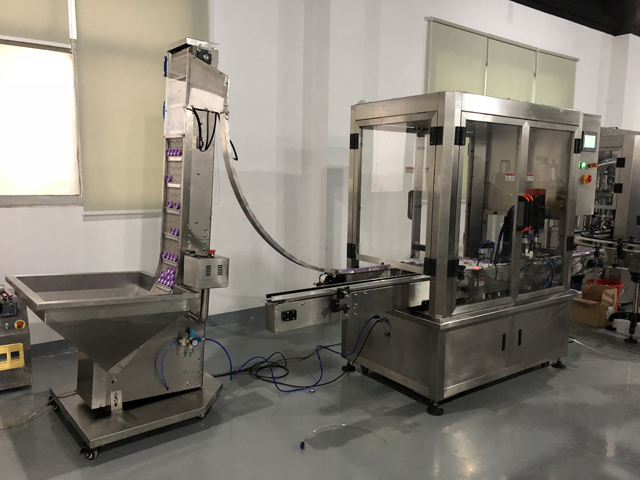 stroj za zatvaranje kozmetičkih strojeva.JPG