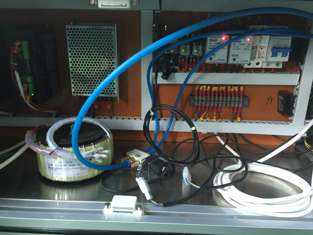 električna komponenta za strojeve za etiketiranje.jpg